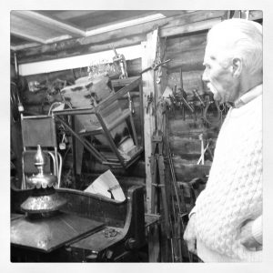 Paul Clayton restoring the spinnings of an "Edgar" Paul Clayton restoring the spinnings of an "Edgar"
