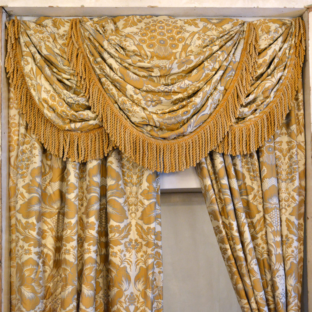 A suite of silk twill damask curtains,-84238