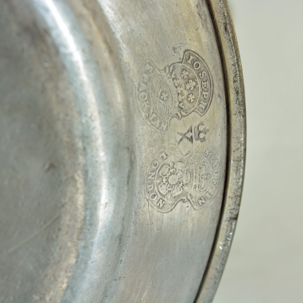 Plain rimmed pewter plates,-87978