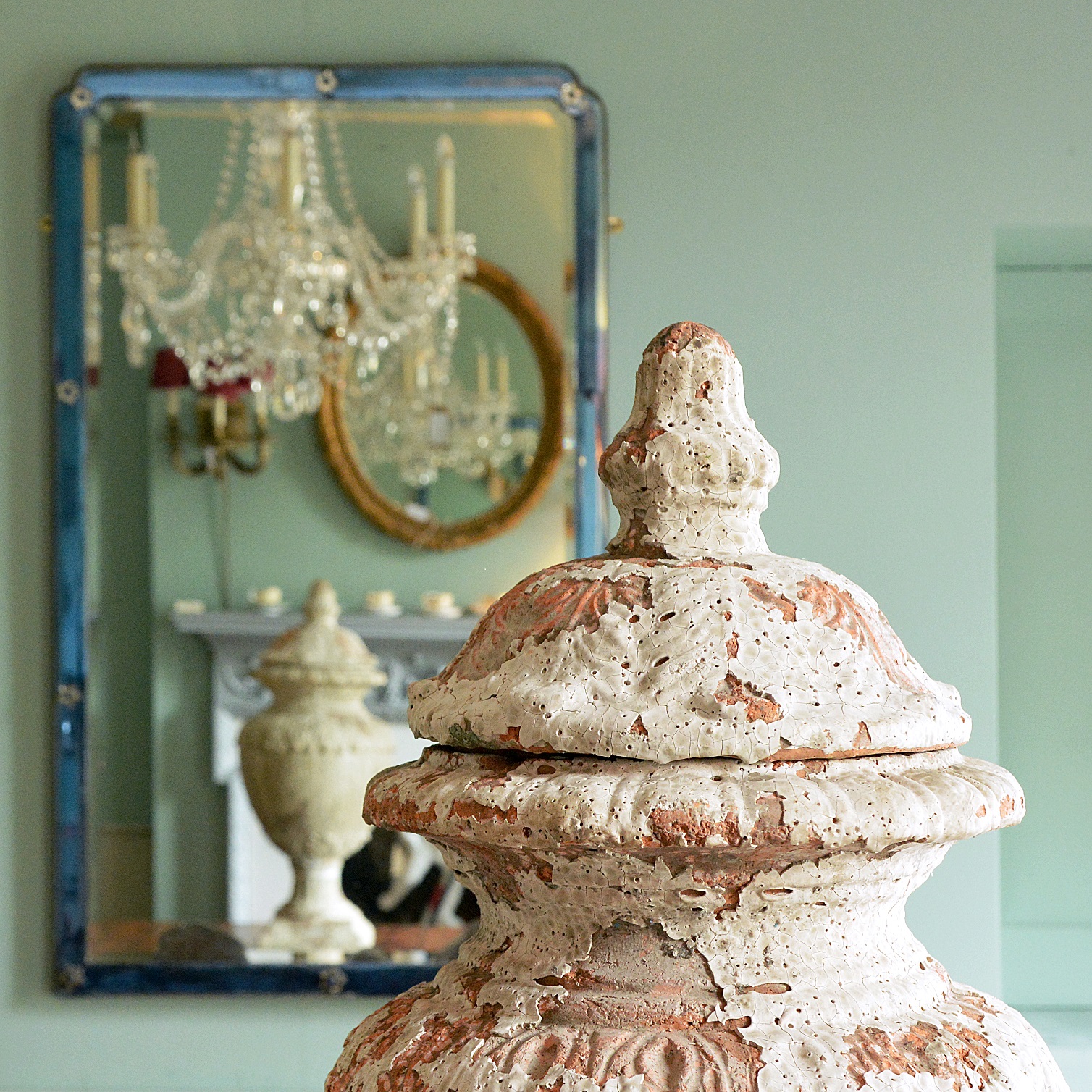 Italianate lidded urn, 75521 at LASSCO Brunswick House