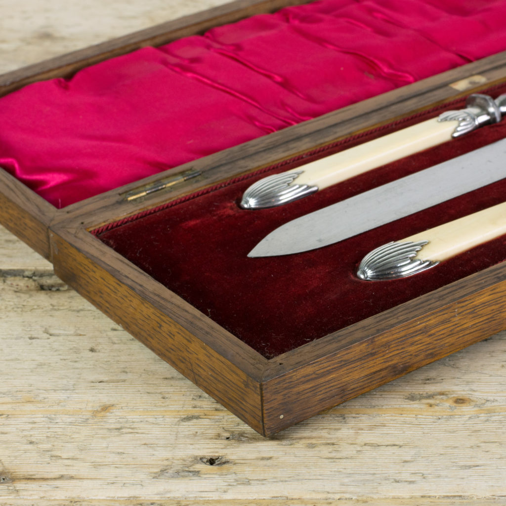 A Victorian bone handled carving set,-99417