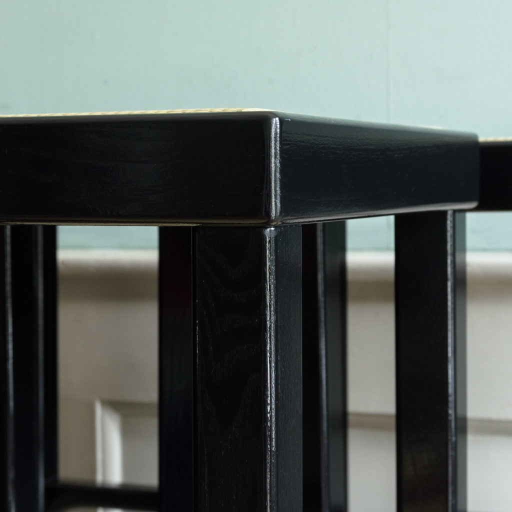 Black lacquer stools,-105526