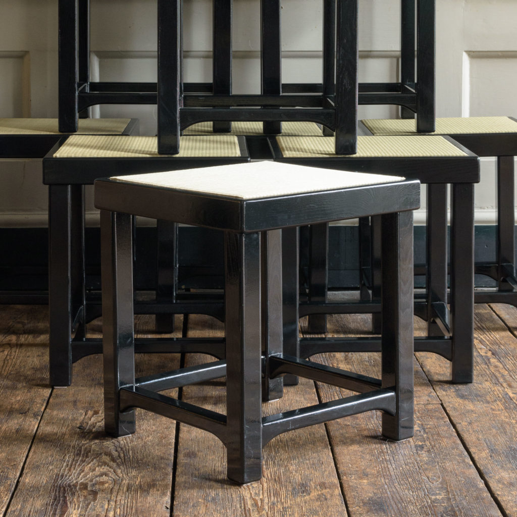 Black lacquer stools,-105525