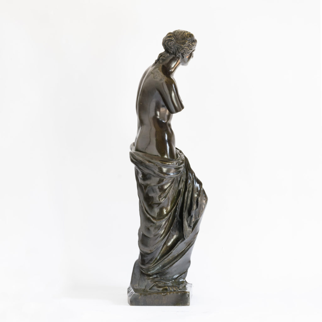 Bronze figure of Venus de Milo,-106443