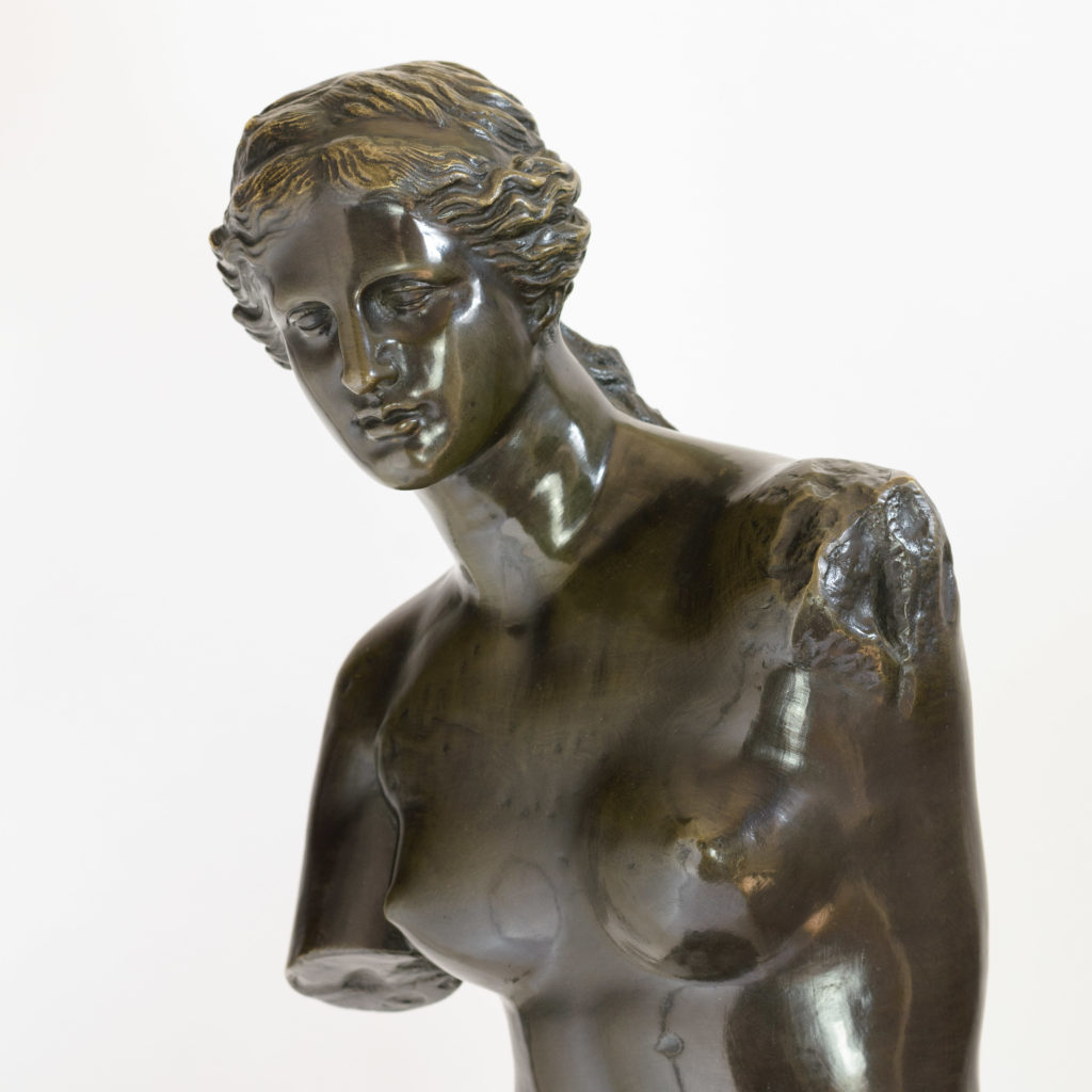 Bronze figure of Venus de Milo,-106446