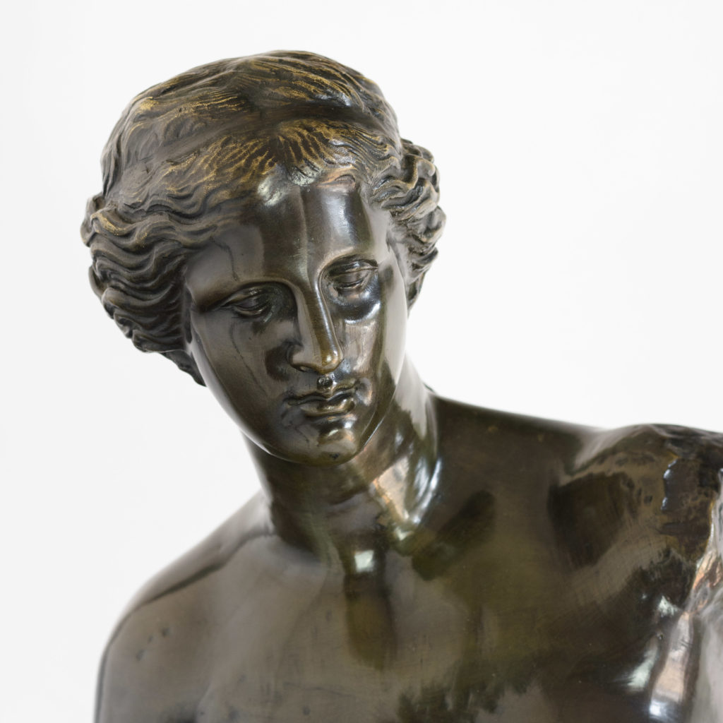 Bronze figure of Venus de Milo,-106442