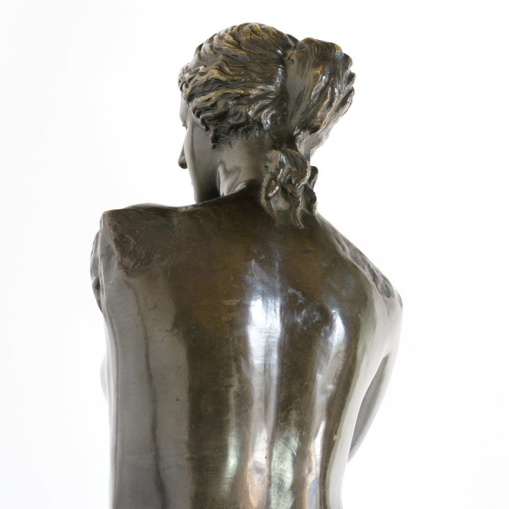 Bronze figure of Venus de Milo,-106448