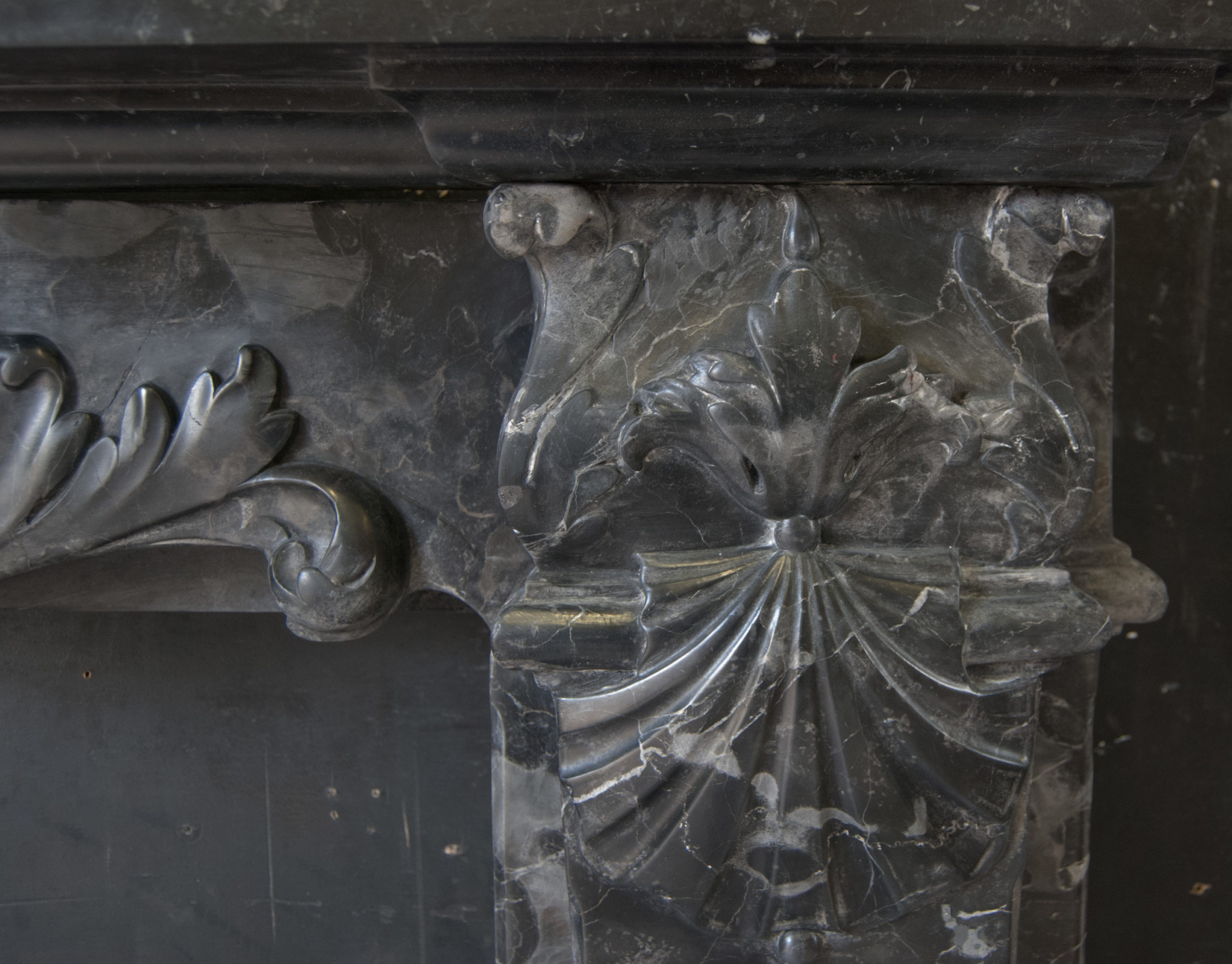 Antique Italian marble chimneypiece - detail