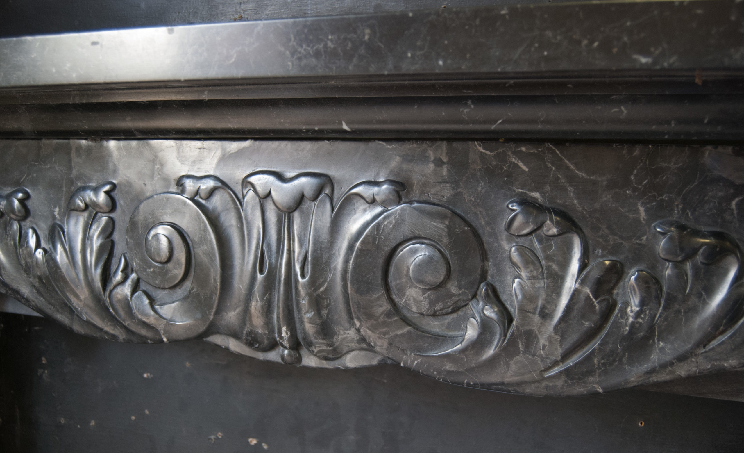 Antique Italian marble chimneypiece - detail