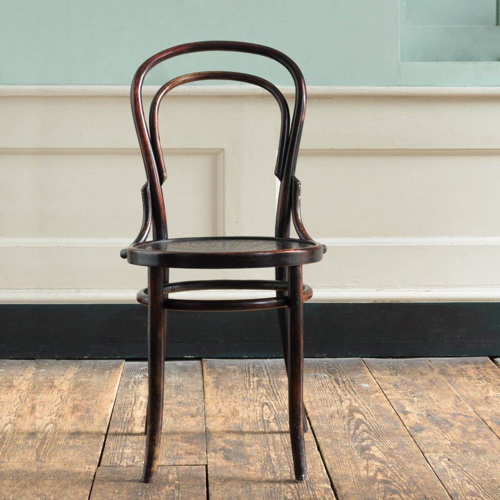 Bentwood café chairs,-109335