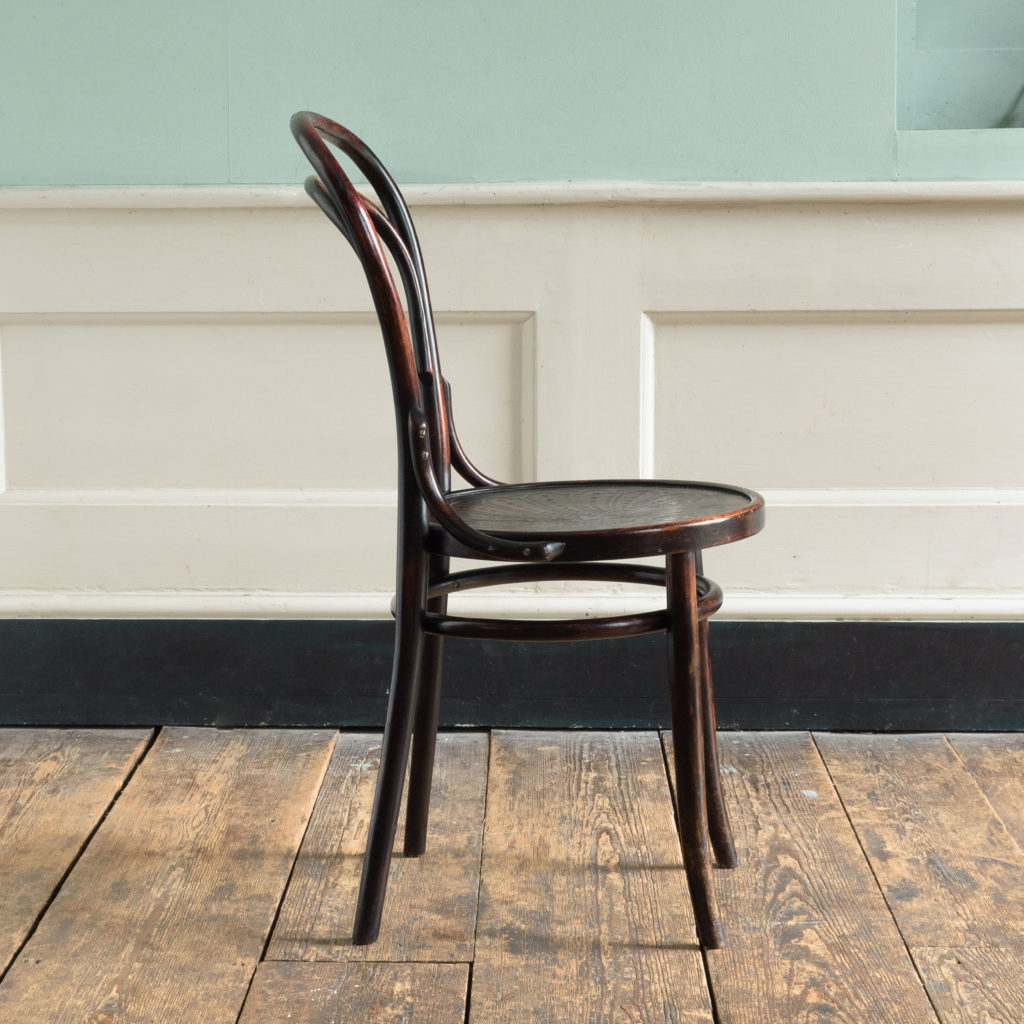 Bentwood café chairs,-109344