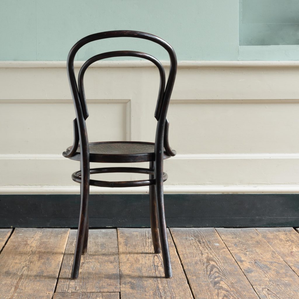 Bentwood café chairs,-109338