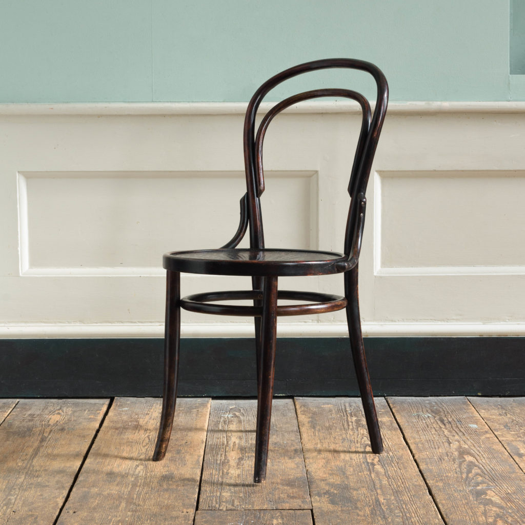 Bentwood café chairs,-109337