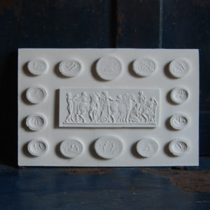 Intaglio plaque