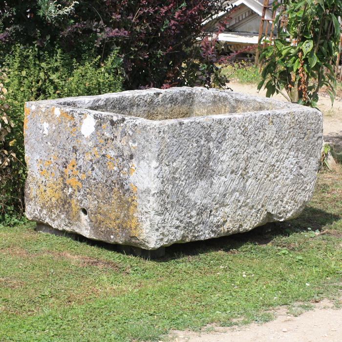 A French limestone cistern-0