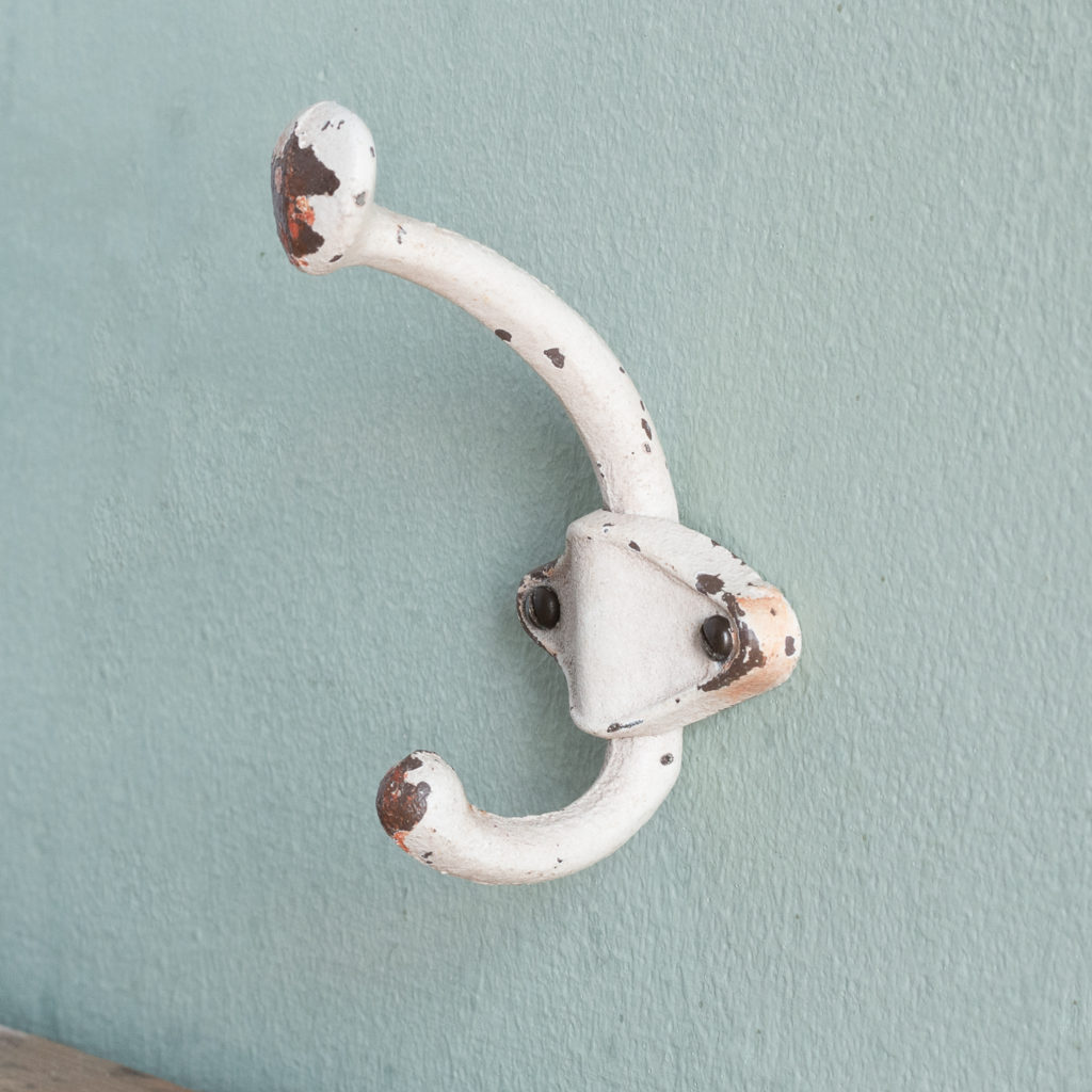 Iron cloakroom hooks,-117104