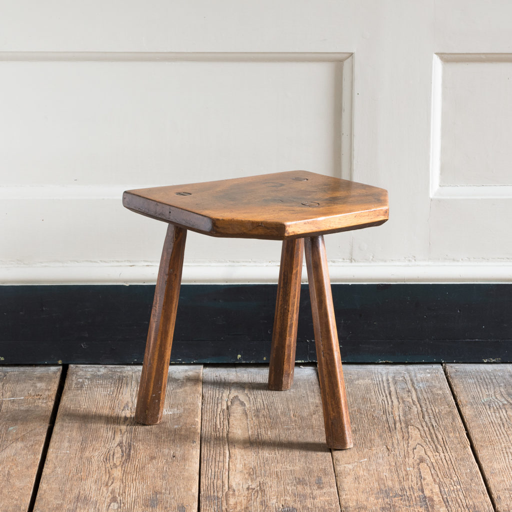 Walnut milking stool,-119531