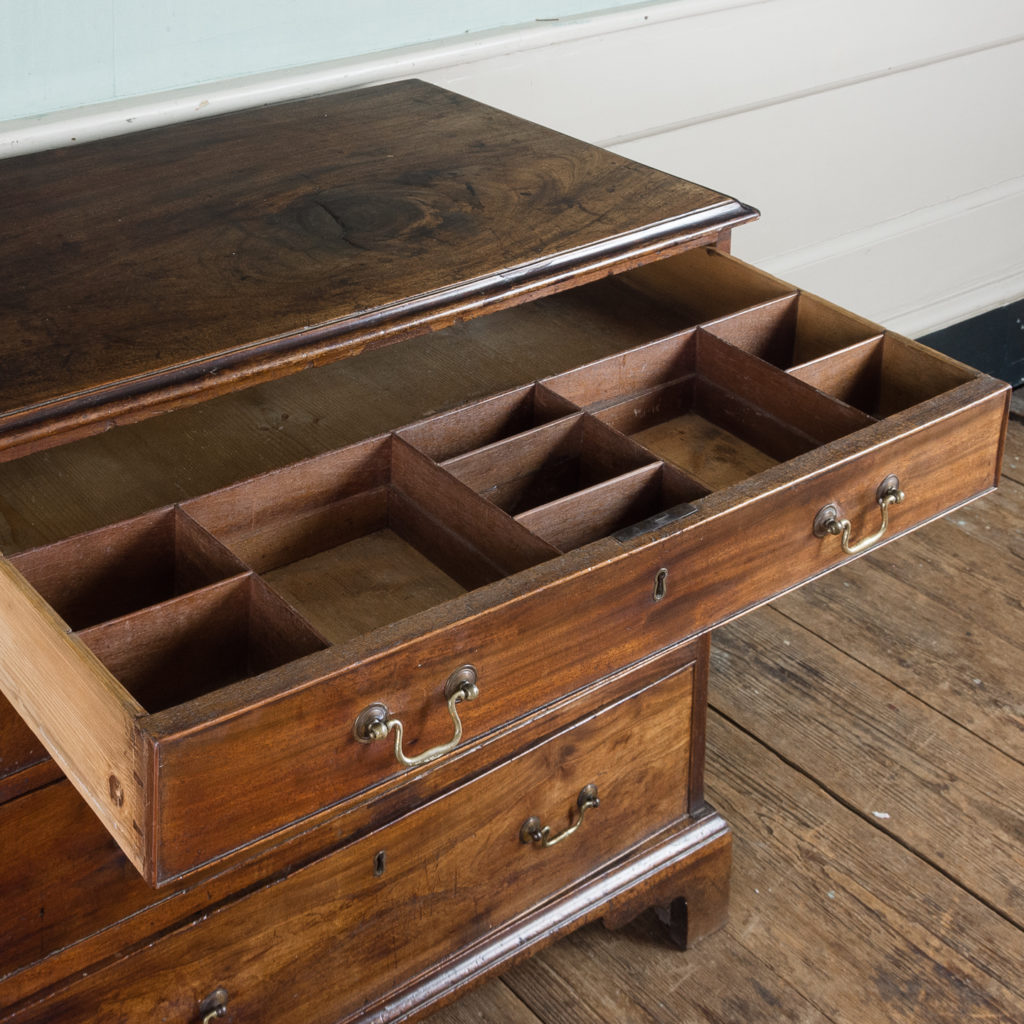 George III diminutive mahogany chest of drawers,-120337
