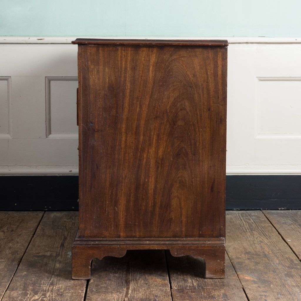 George III diminutive mahogany chest of drawers,-120336