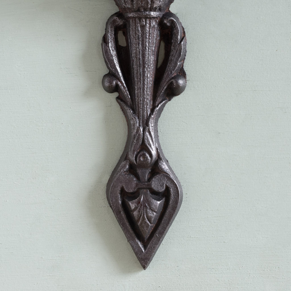 Victorian cast iron door knocker,