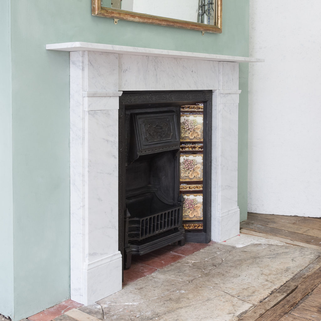 Late Victorian Carrara marble chimneypiece and cast iron insert,-124166