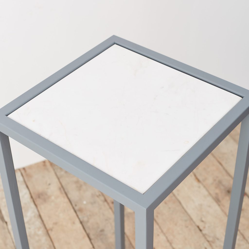 Marble top plinth,-124941