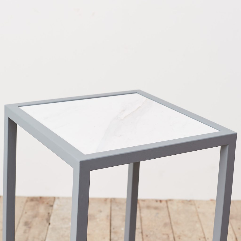 Marble top plinth,-124965