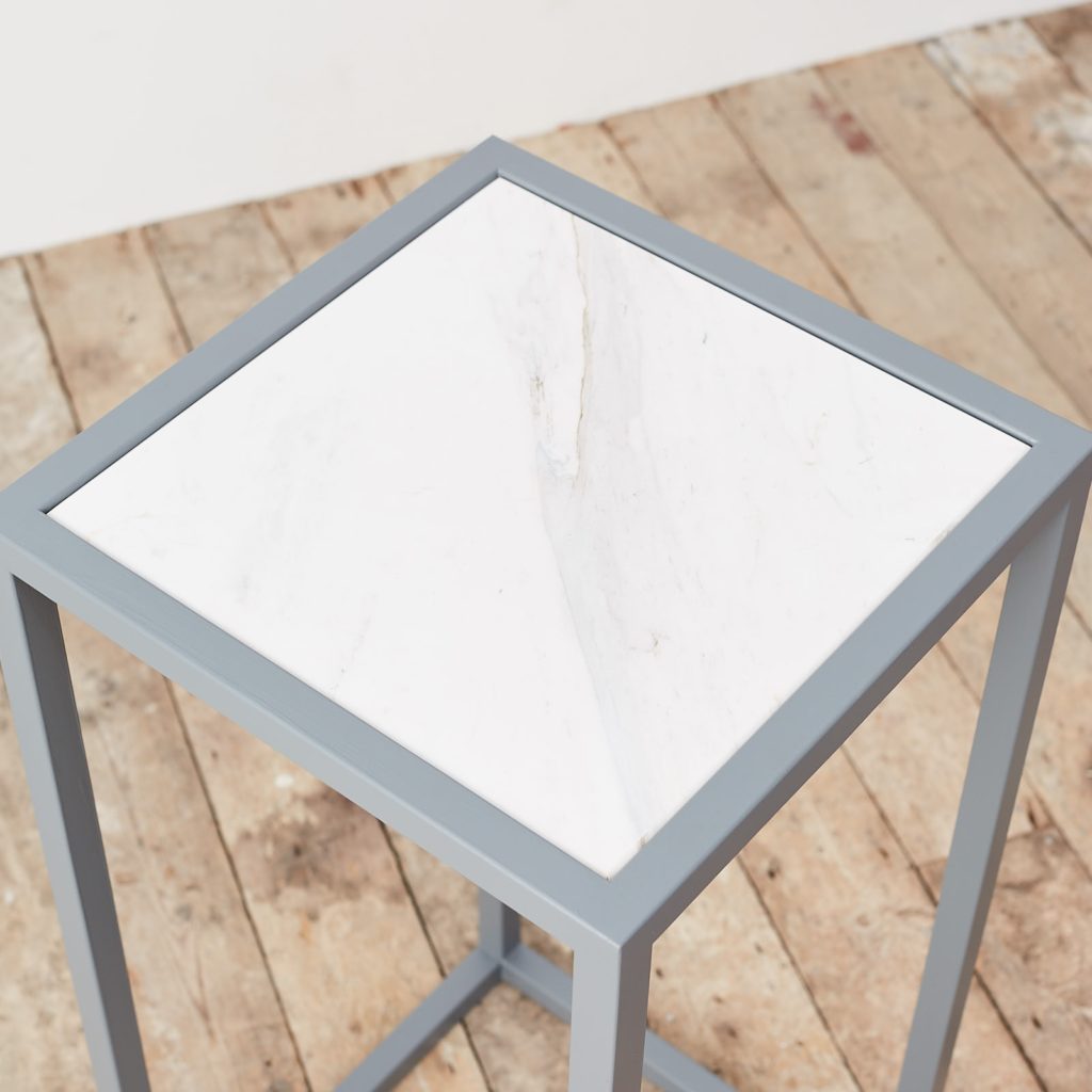 Marble top plinth,-124971