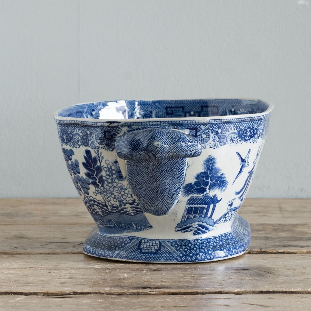 Nineteenth century blue and white Willow pattern planter,-125663