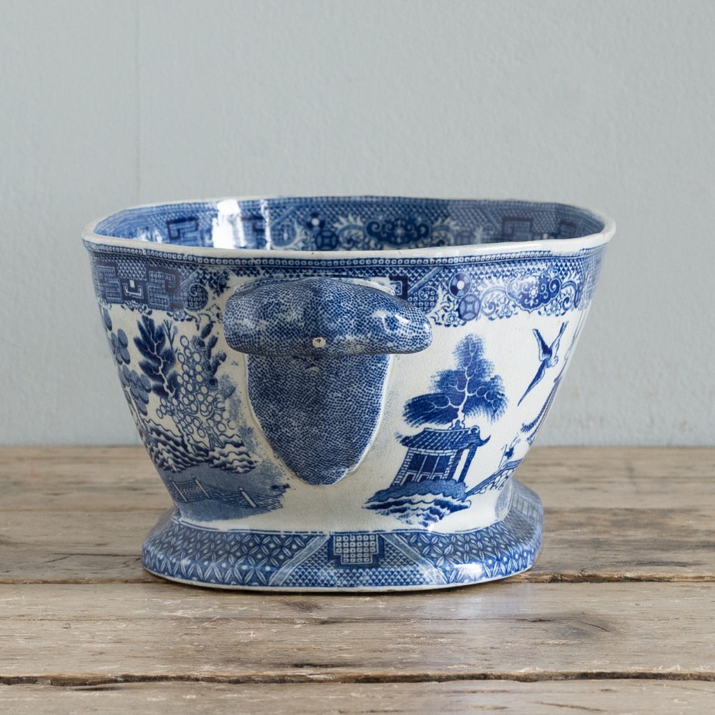 Nineteenth century blue and white Willow pattern planter,-125665