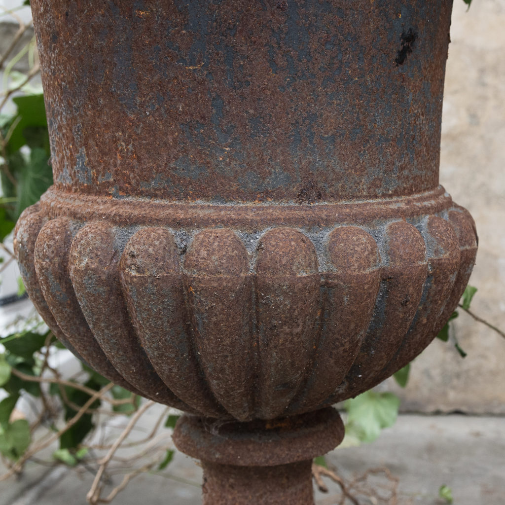 Cast iron campana urn,-127560