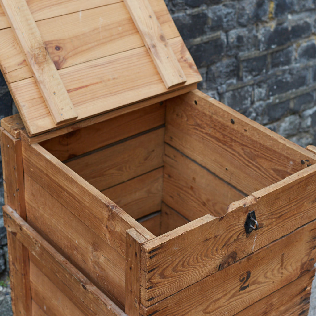 Reclaimed wooden crate,-128385