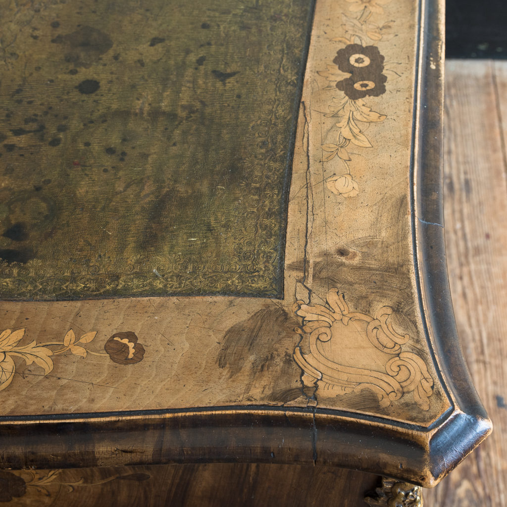 Victorian walnut centre table,-128606