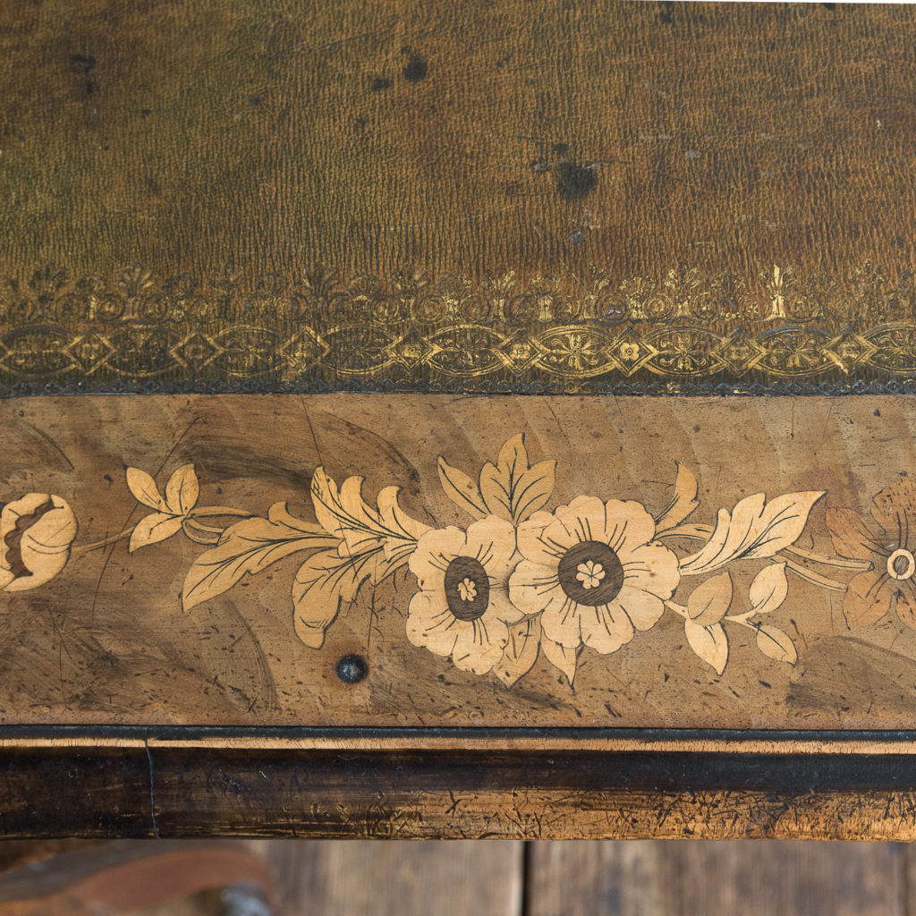 Victorian walnut centre table,-128608