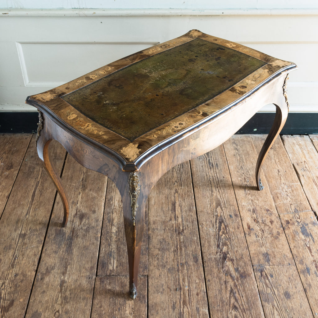 Victorian walnut centre table,-128610