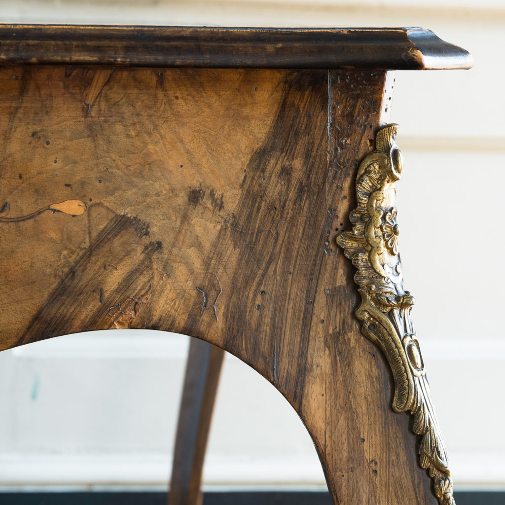 Victorian walnut centre table,-128616