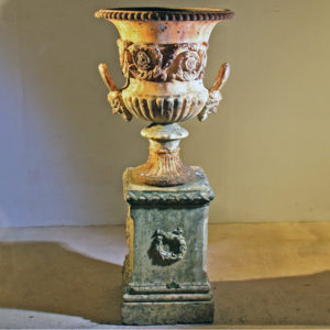 Handyside urn on Lindsey plinth