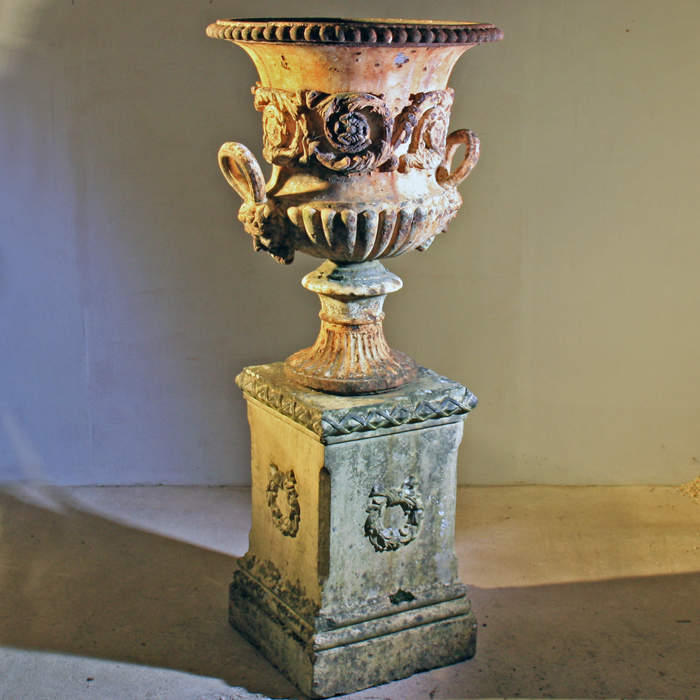 Handyside urn on Lindsey plinth