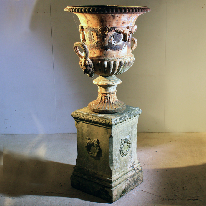Handyside urn on Lindsey plinth