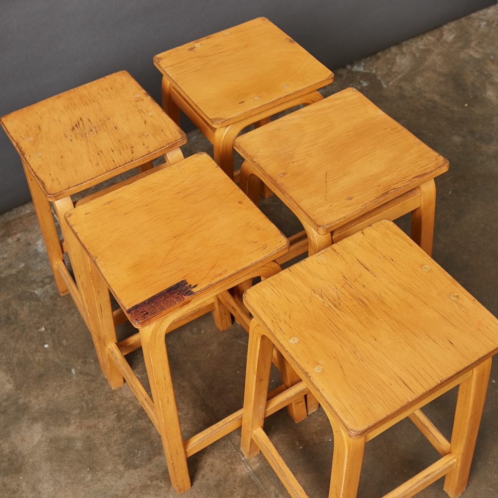 Laminated beech stool,-133013