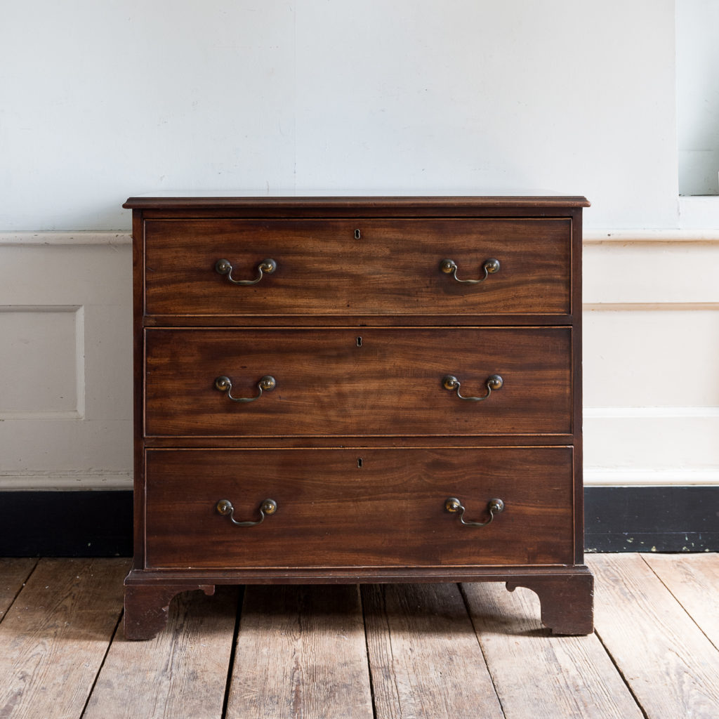 George III mahogany chest of drawers,