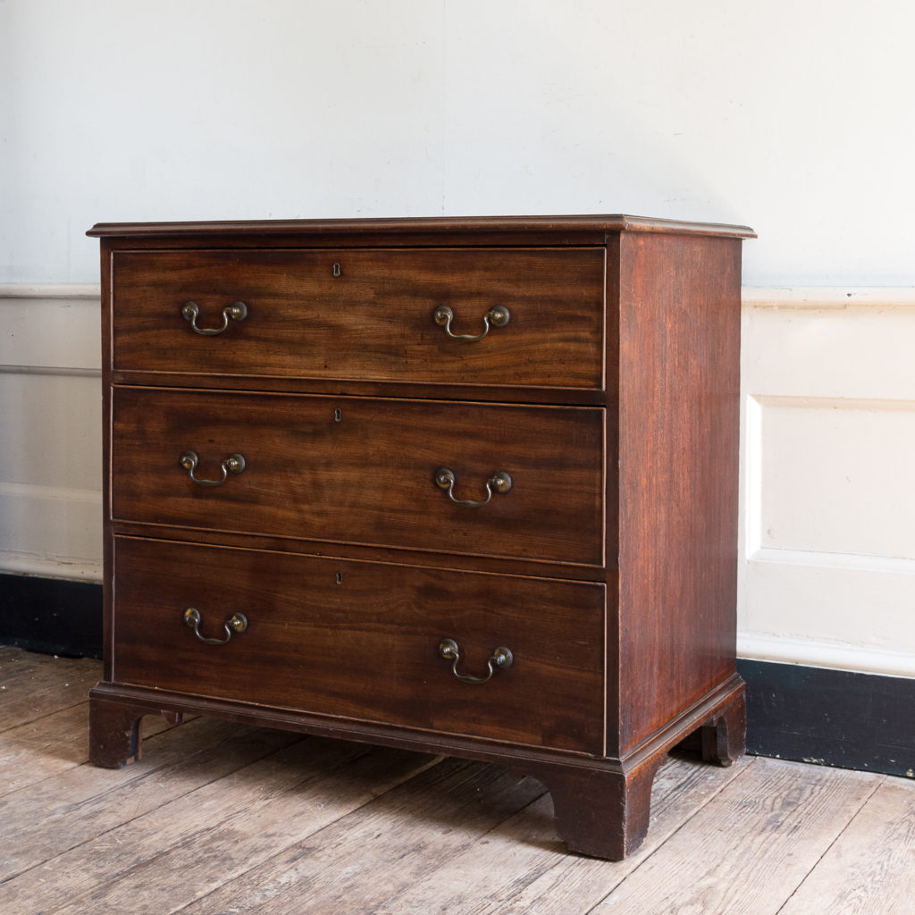 George III mahogany chest of drawers,