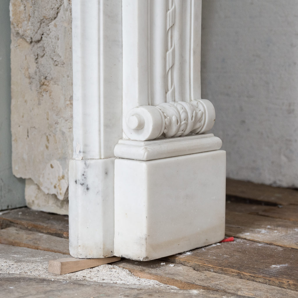 Fine Louis XVI Carrara marble fireplace, -138454