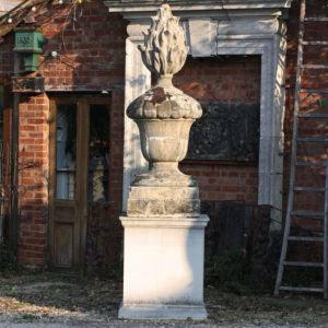 Stowe urn