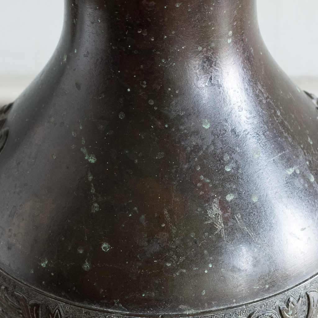 Bronze vase in the Hu-form,-140030