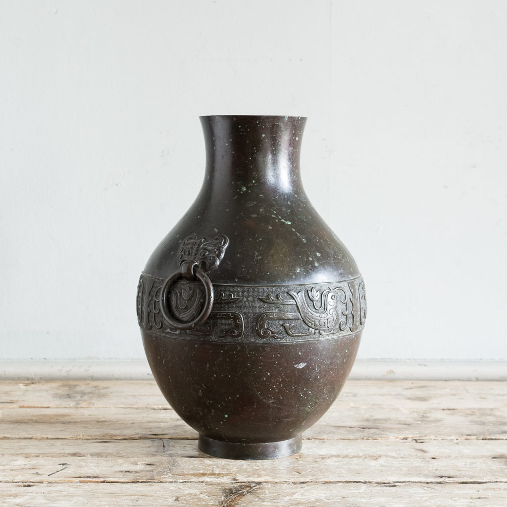 Bronze vase in the Hu-form,