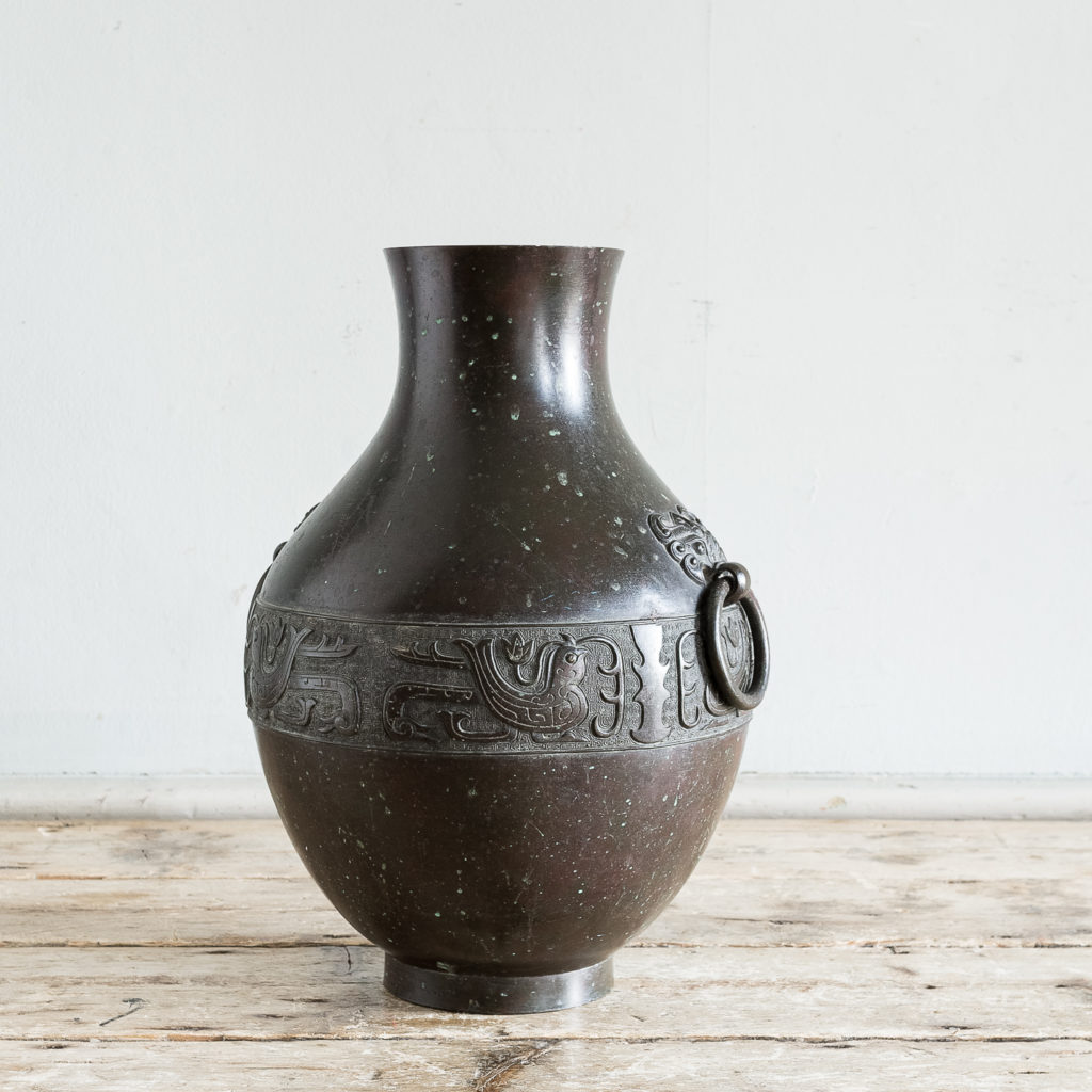 Bronze vase in the Hu-form,