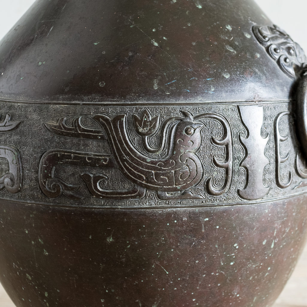 Bronze vase in the Hu-form,-140025
