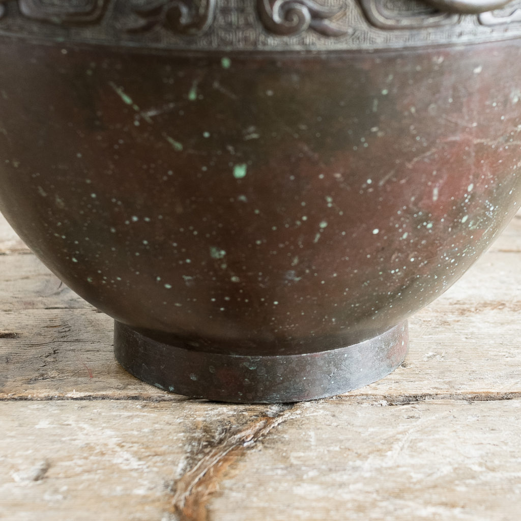 Bronze vase in the Hu-form,-140026