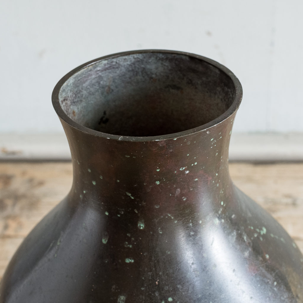 Bronze vase in the Hu-form,-140027